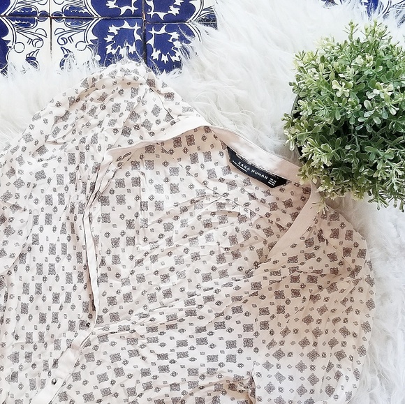 Zara Tops - ZARA silky stamped top